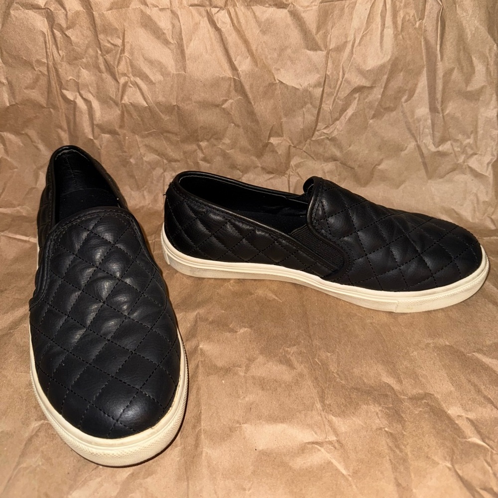 Steve Madden Black Quilted Moccasins